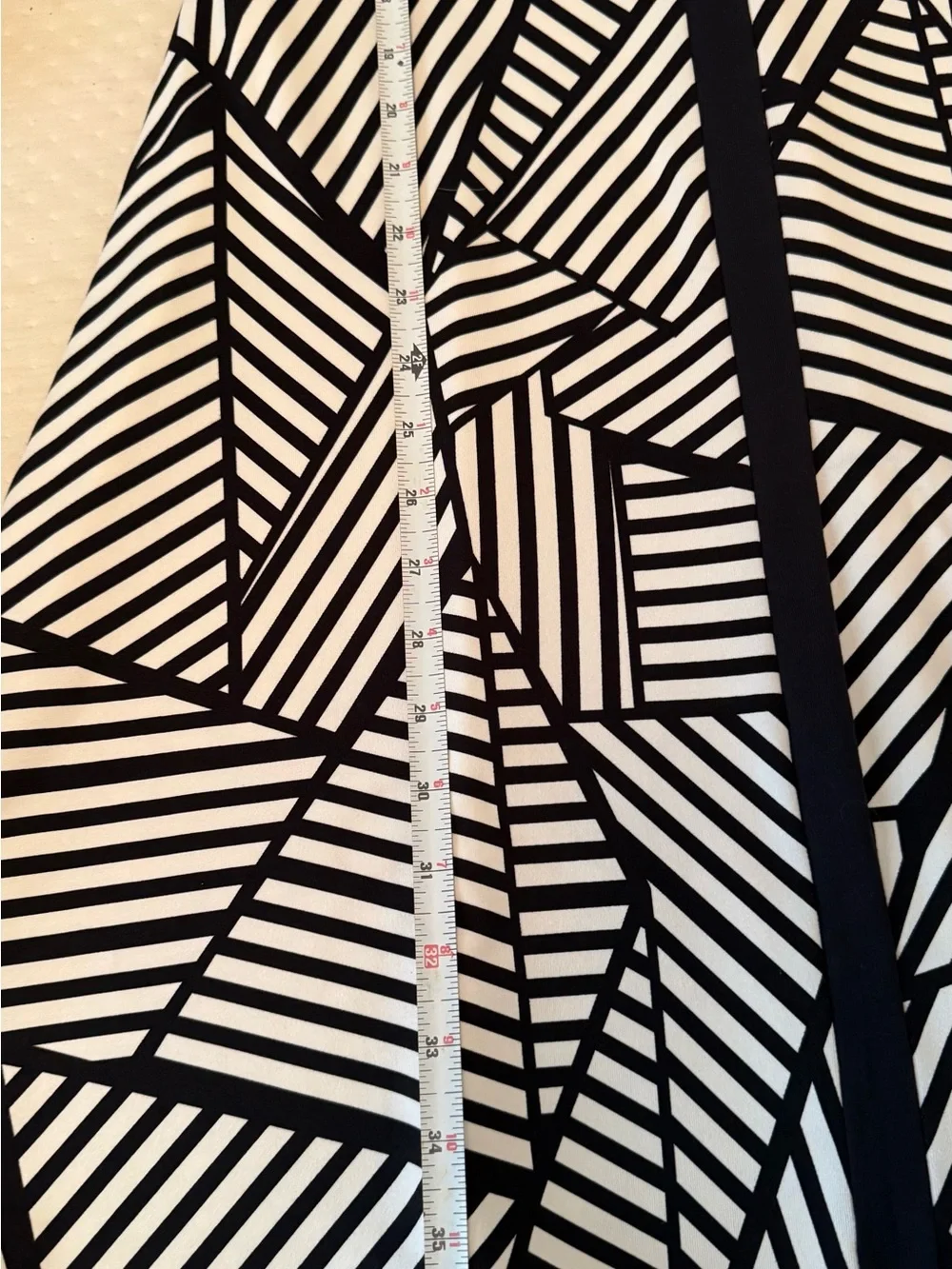 Title Nine Dream Dress - Black & White Geometric V-Neck - Size L - Picture 7 of 8
